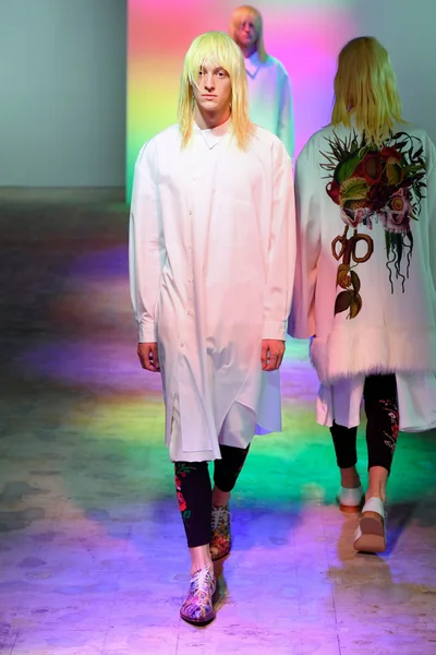 Look 10